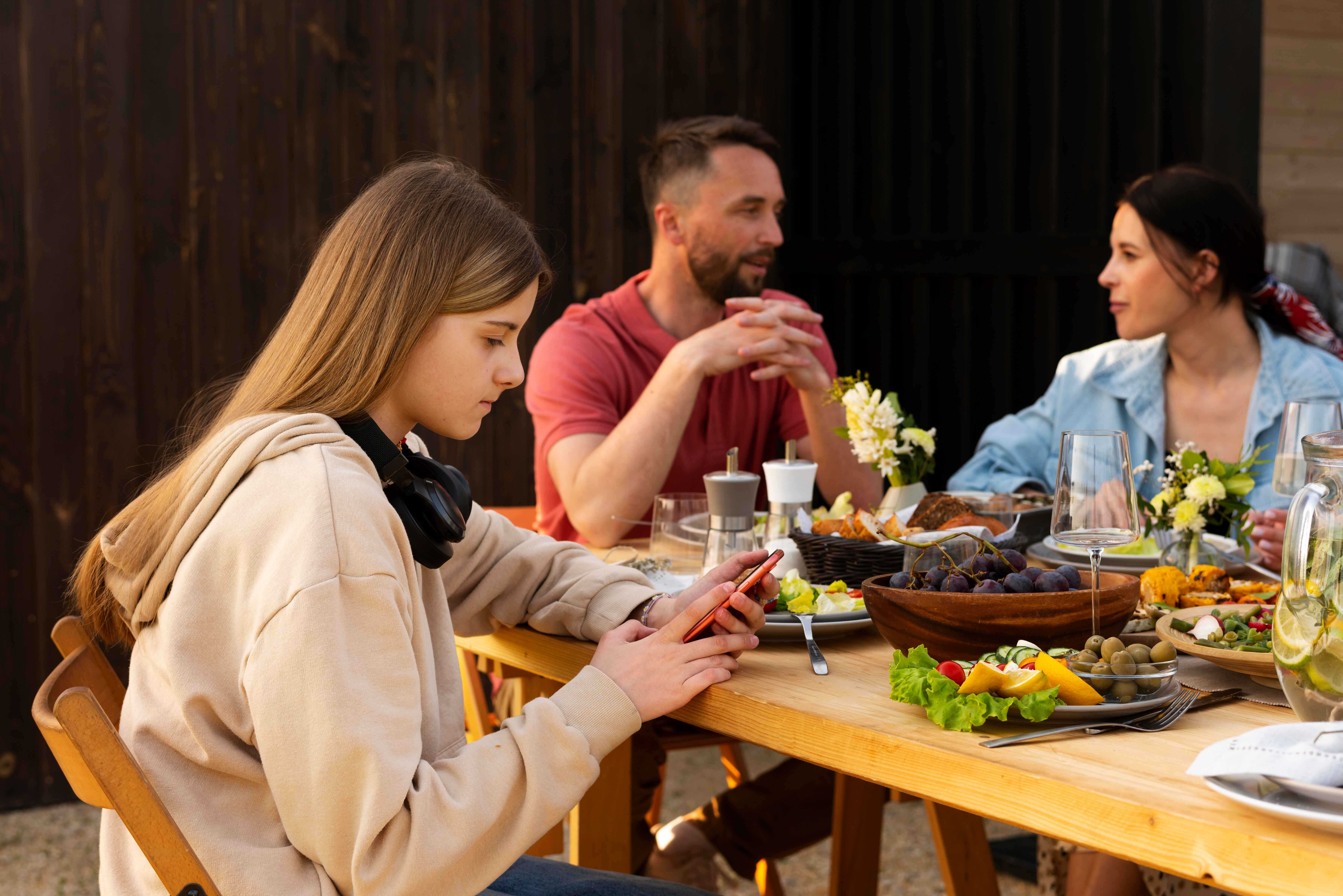 Praktik Table Manner yang Baik Bisa Naikkan Citra Positif Diri Kita